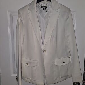 DKNYC White Blazer with Notched Lapels and Tailored Fit